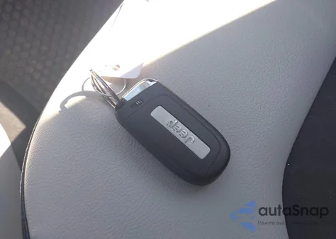 2019 Jeep Compass Latitude 4X4 z USA, uszkodzony, nr VIN 3C4NJDBB4KT786870